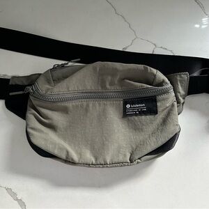 NWOT Lululemon Clean Lines Belt Bag in Grey Sage